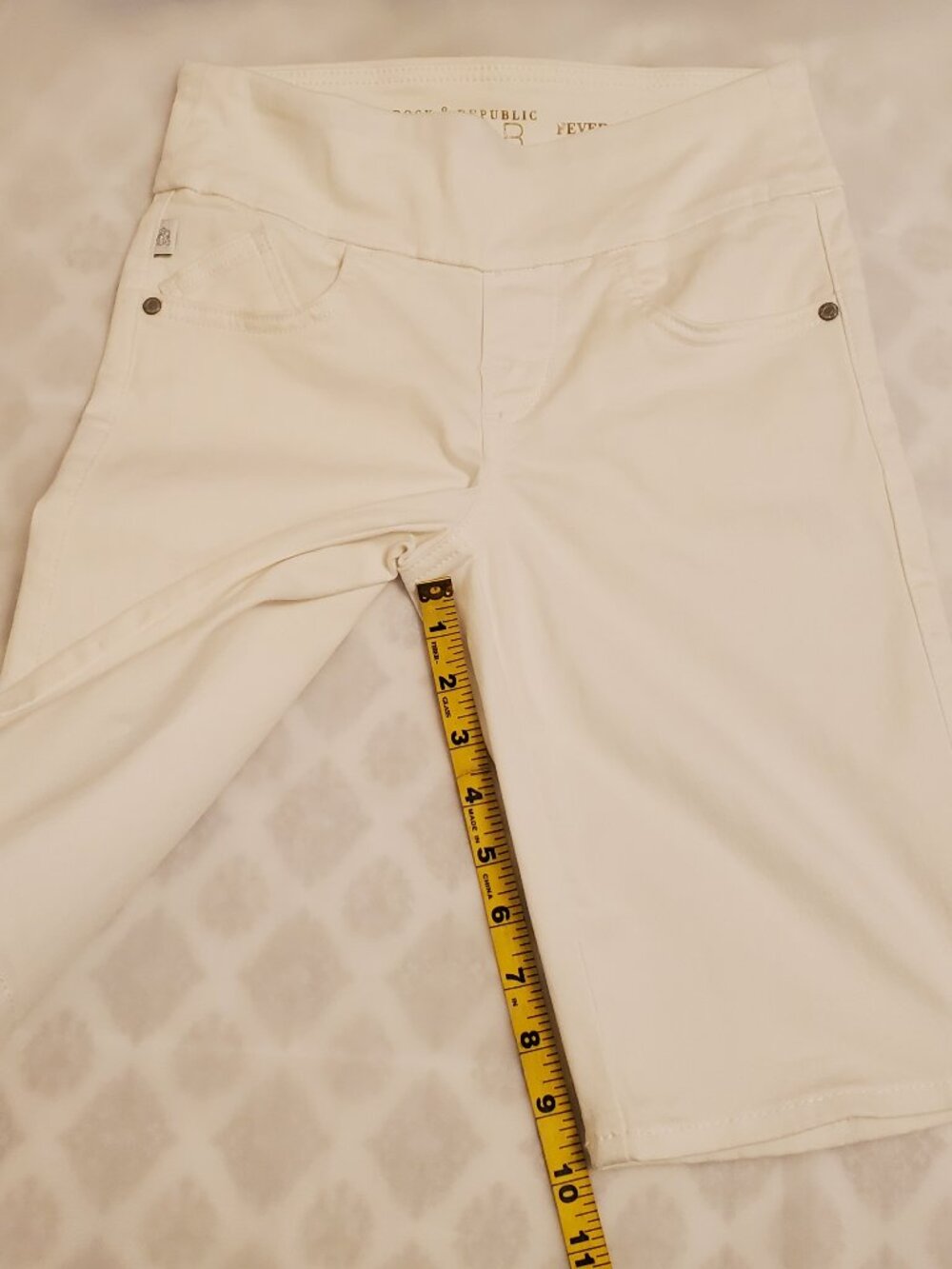 Rock & Republic Fever Mid-Rise Bermuda Pull-On White Denim Jean Shorts - 2M - Picture 15 of 16